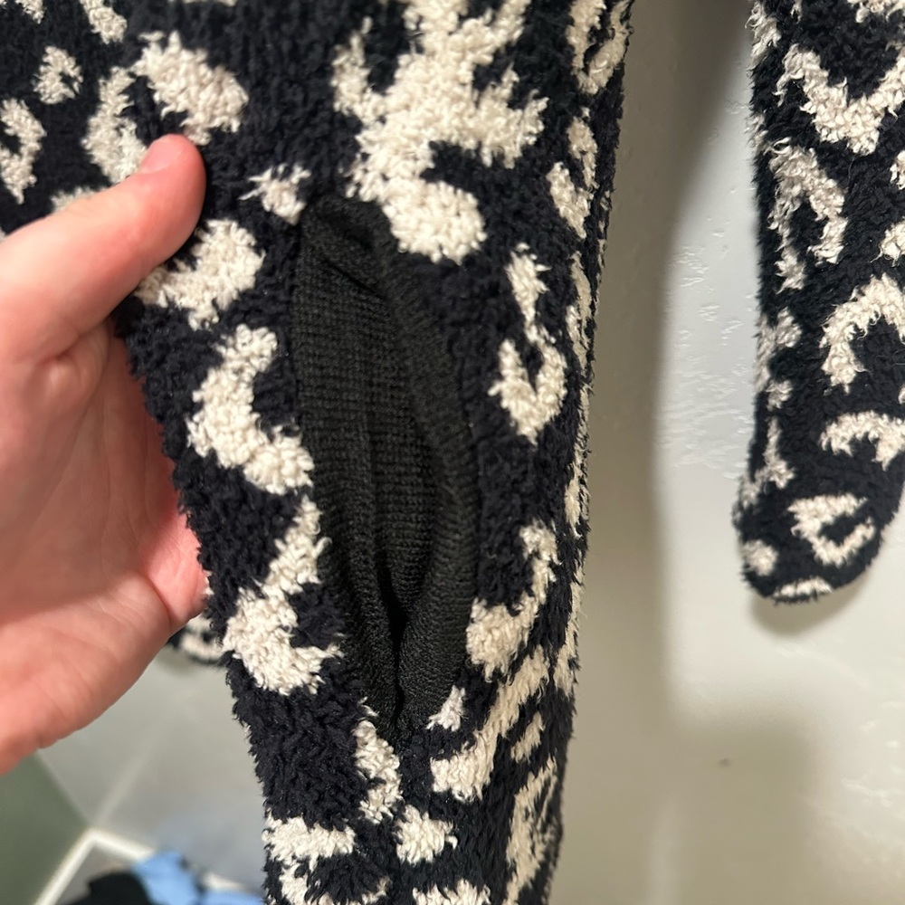UGG Black and White Animal Print Cardigan - Picture 9 of 12
